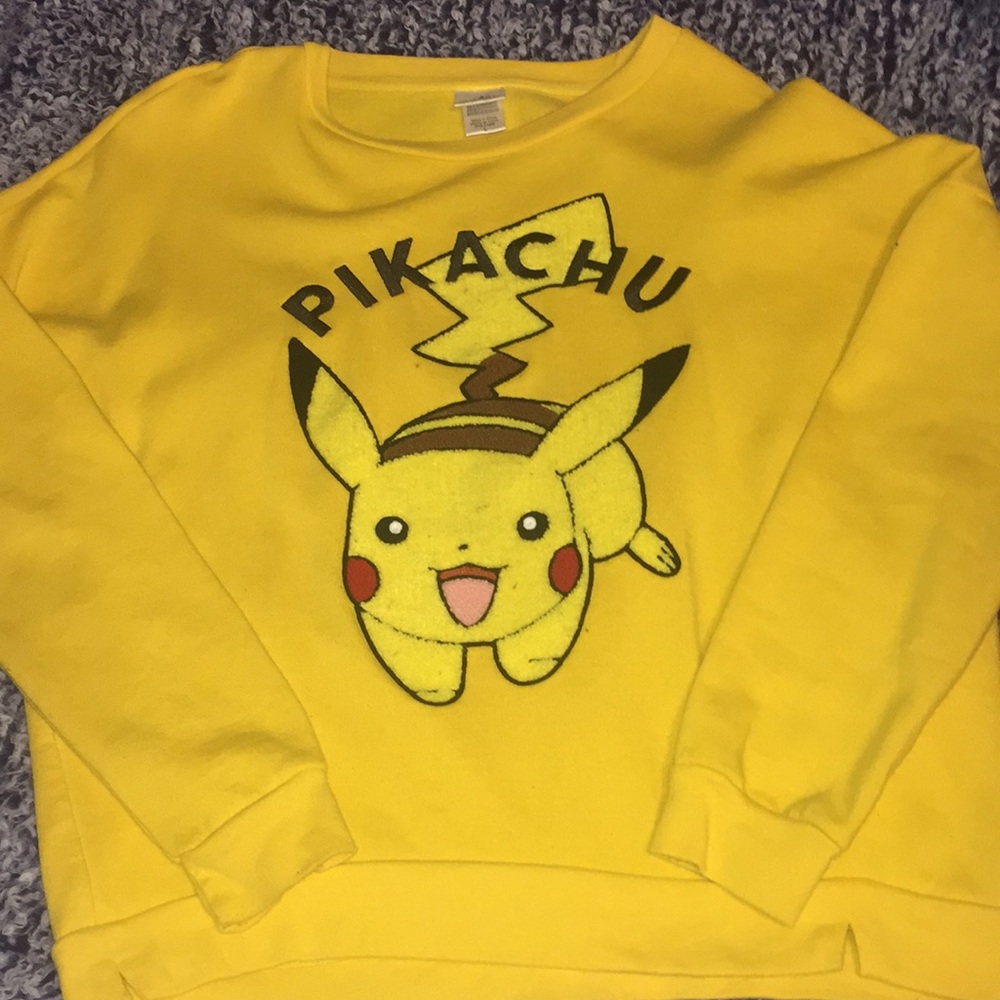 Pikachu pullover